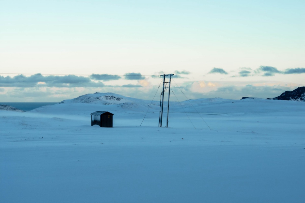 E-Auto in norwegischer Landschaft