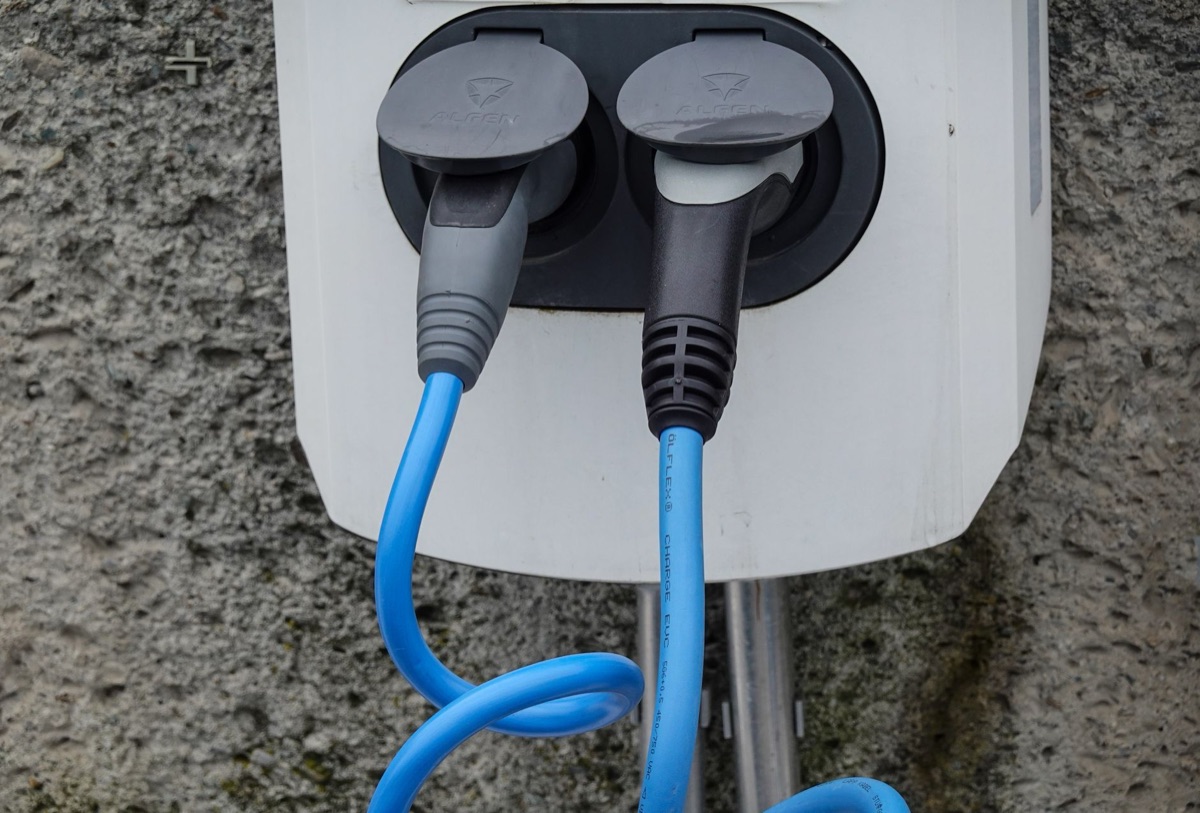 EV充電用コネクターのクローズアップ